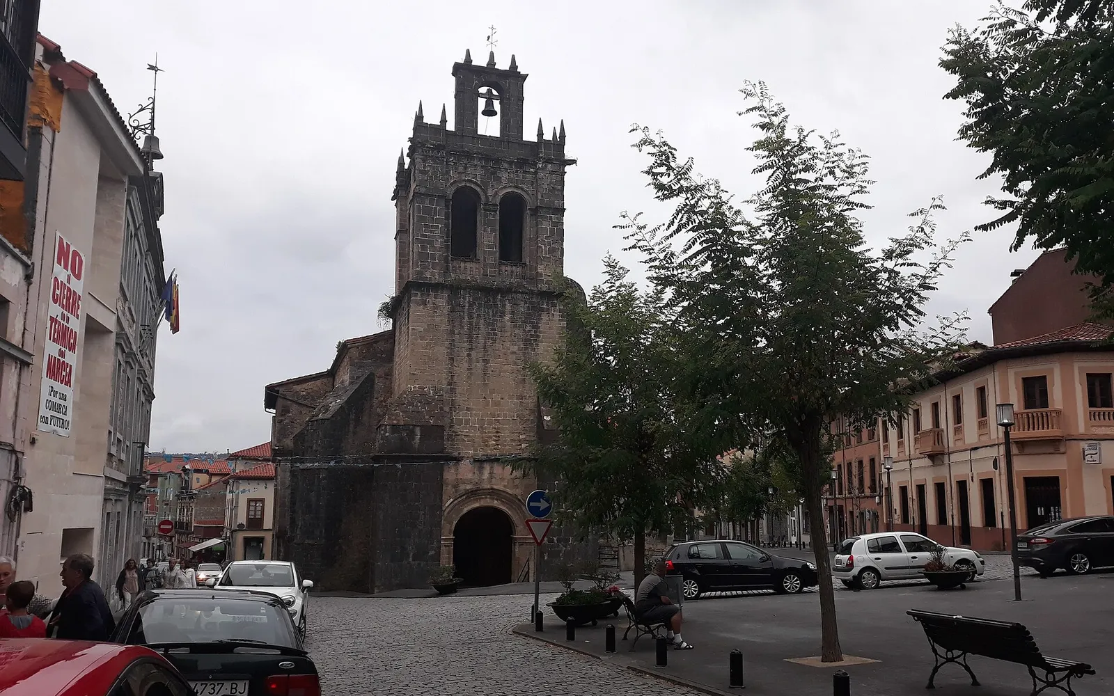Qué ver en Salas: la Colegiata de Santa María la Mayor, la Torre de los Valdés y la «Puerta del Occidente»