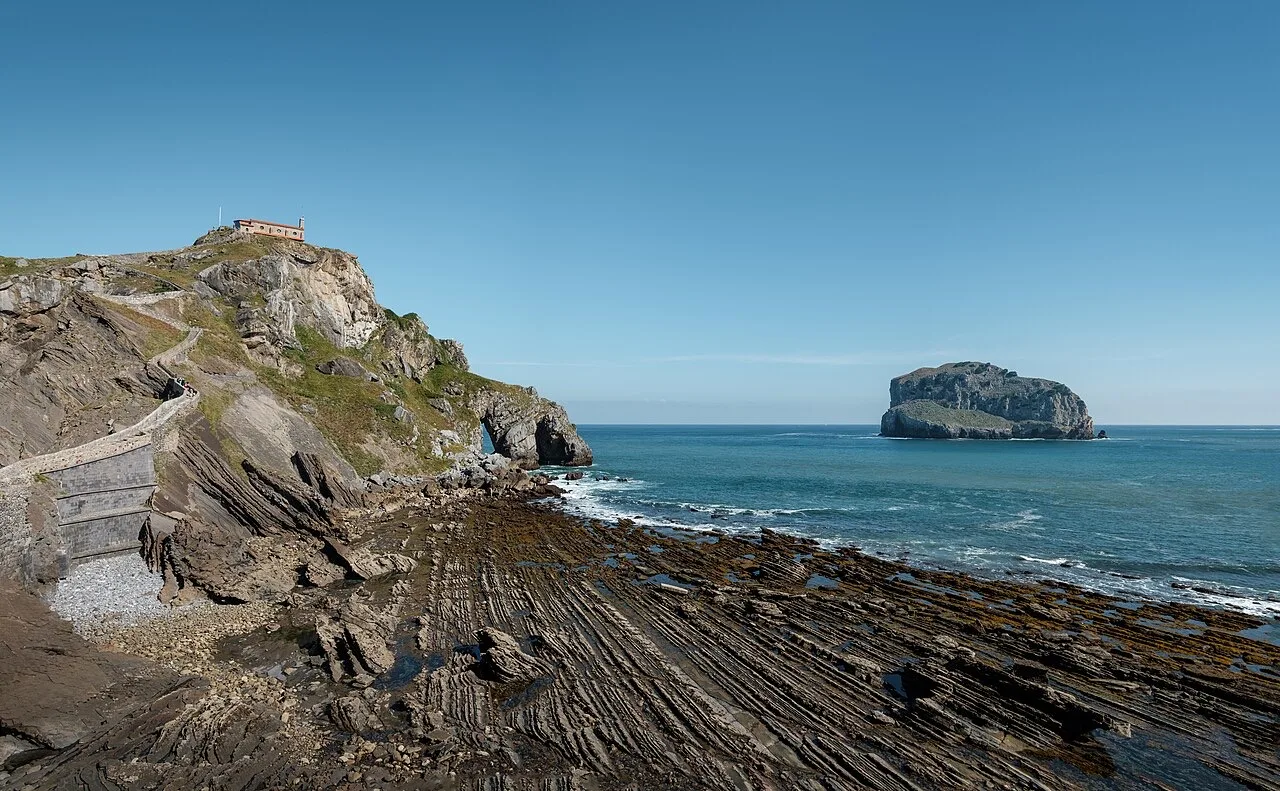 Islote de Aketx frente a Gaztelugatxe