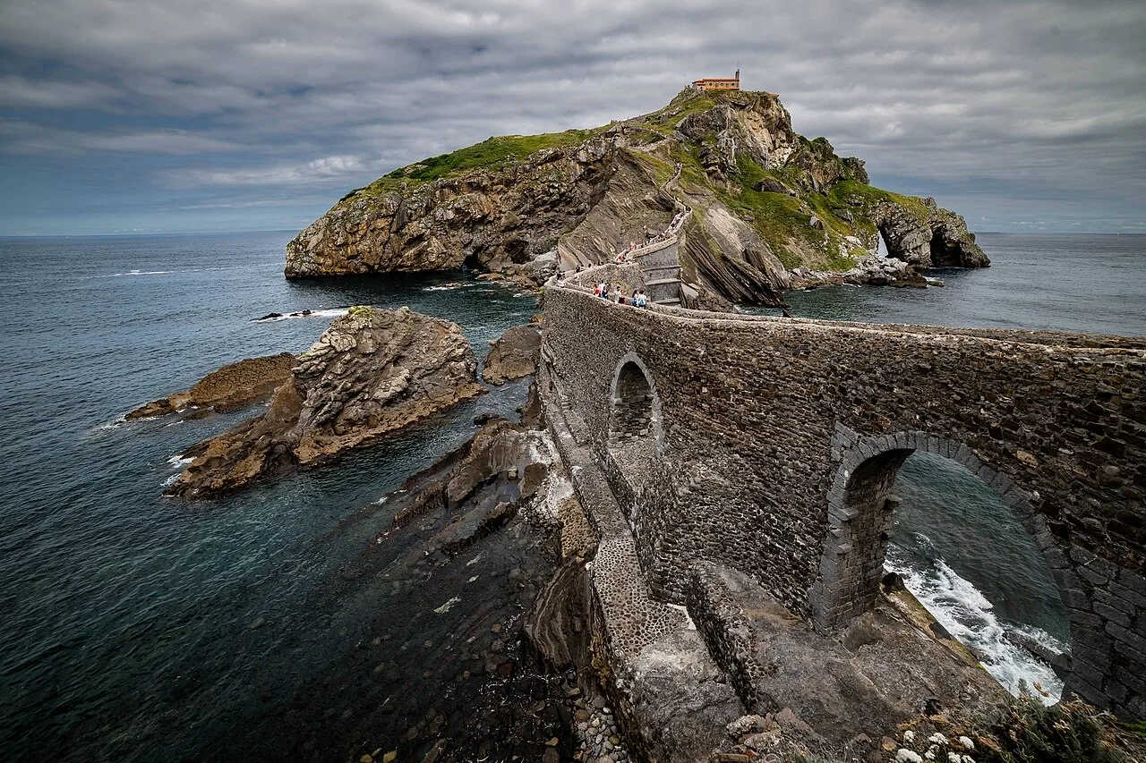 Puente de piedra de San Juan de Gaztelugatxe
