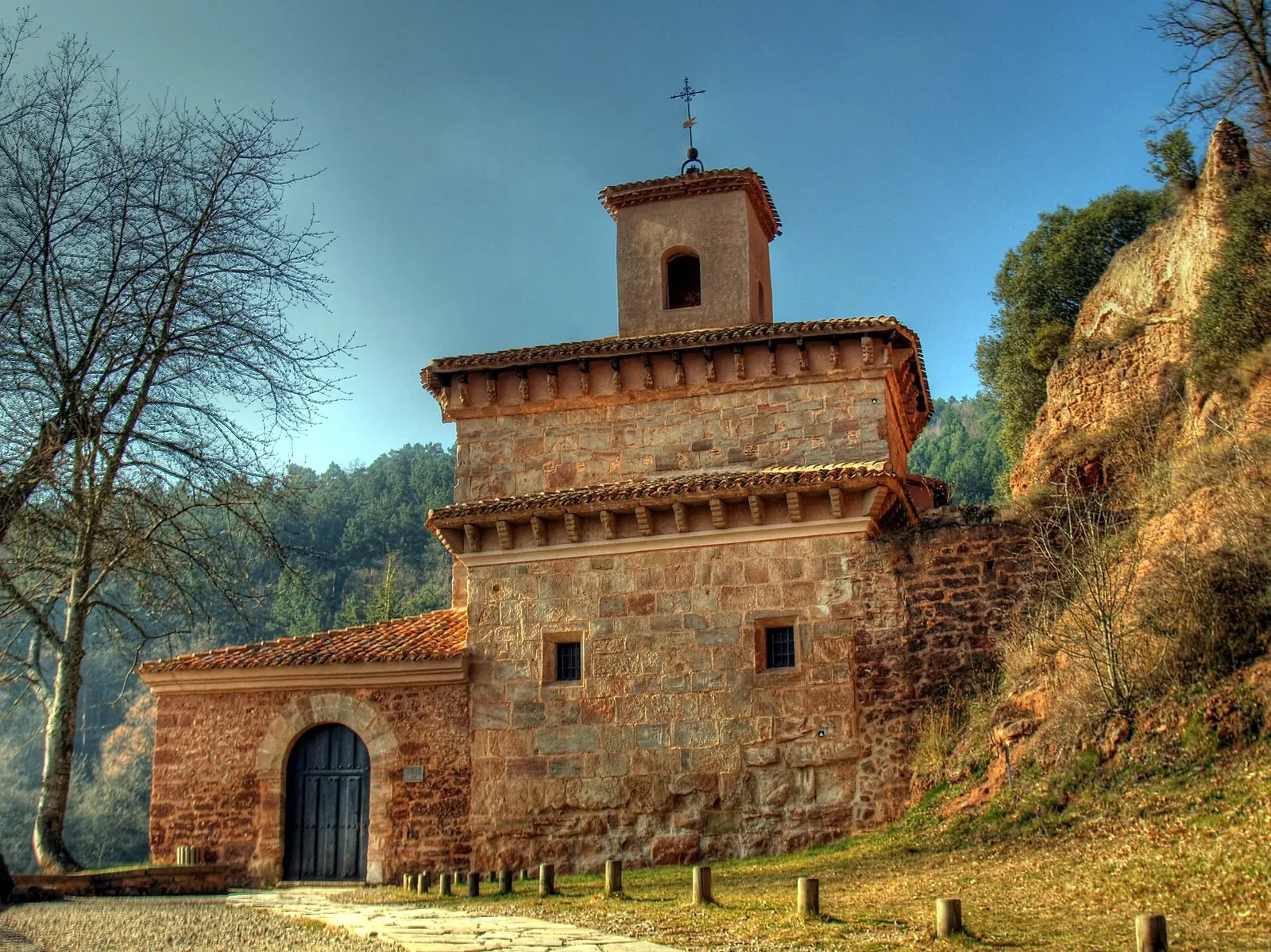 Monasterio de Suso en la ladera de San Millán de la Cogolla
