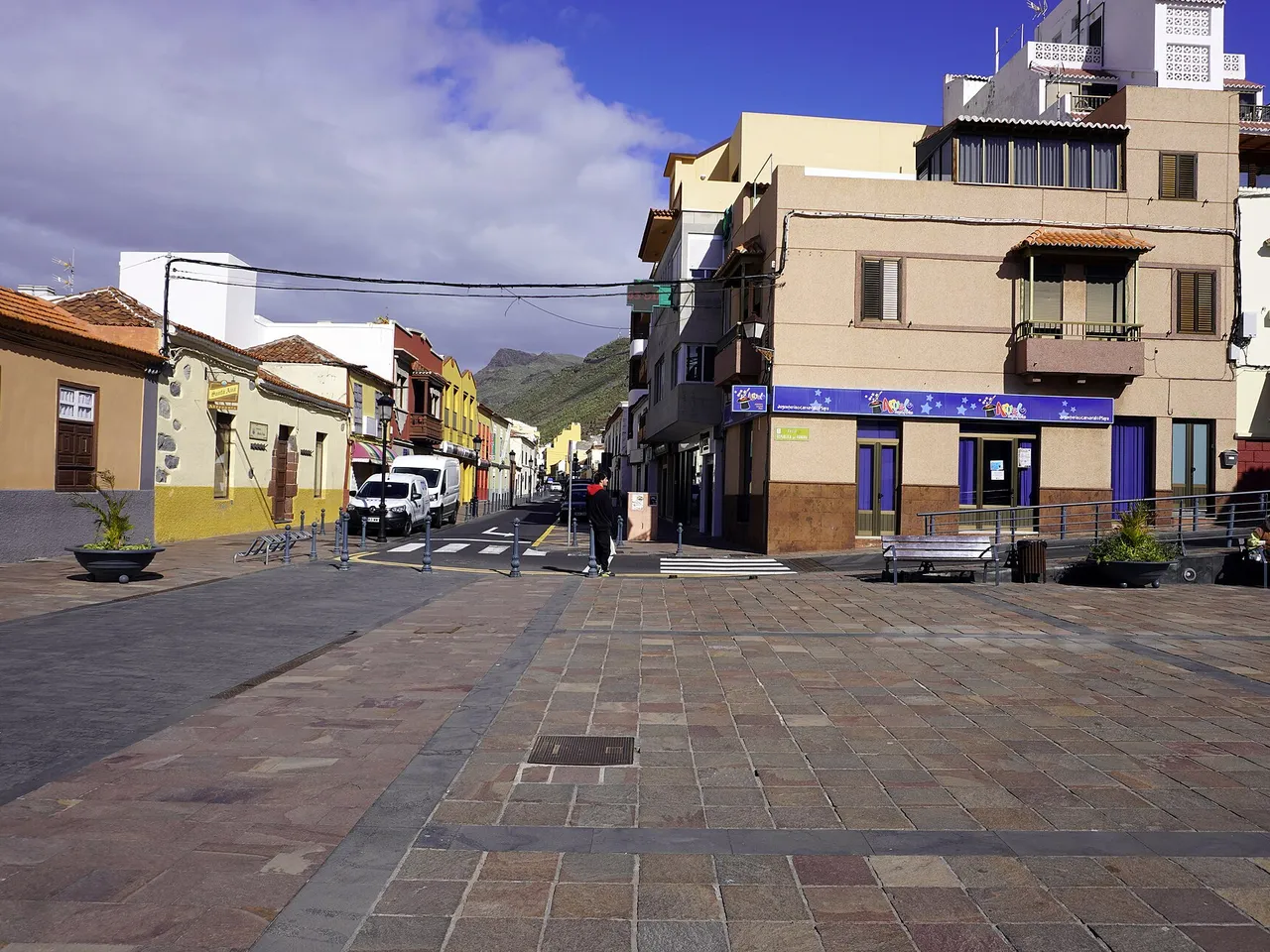 Casas con balcones de madera en la calle Real de San Sebastián de La Gomera