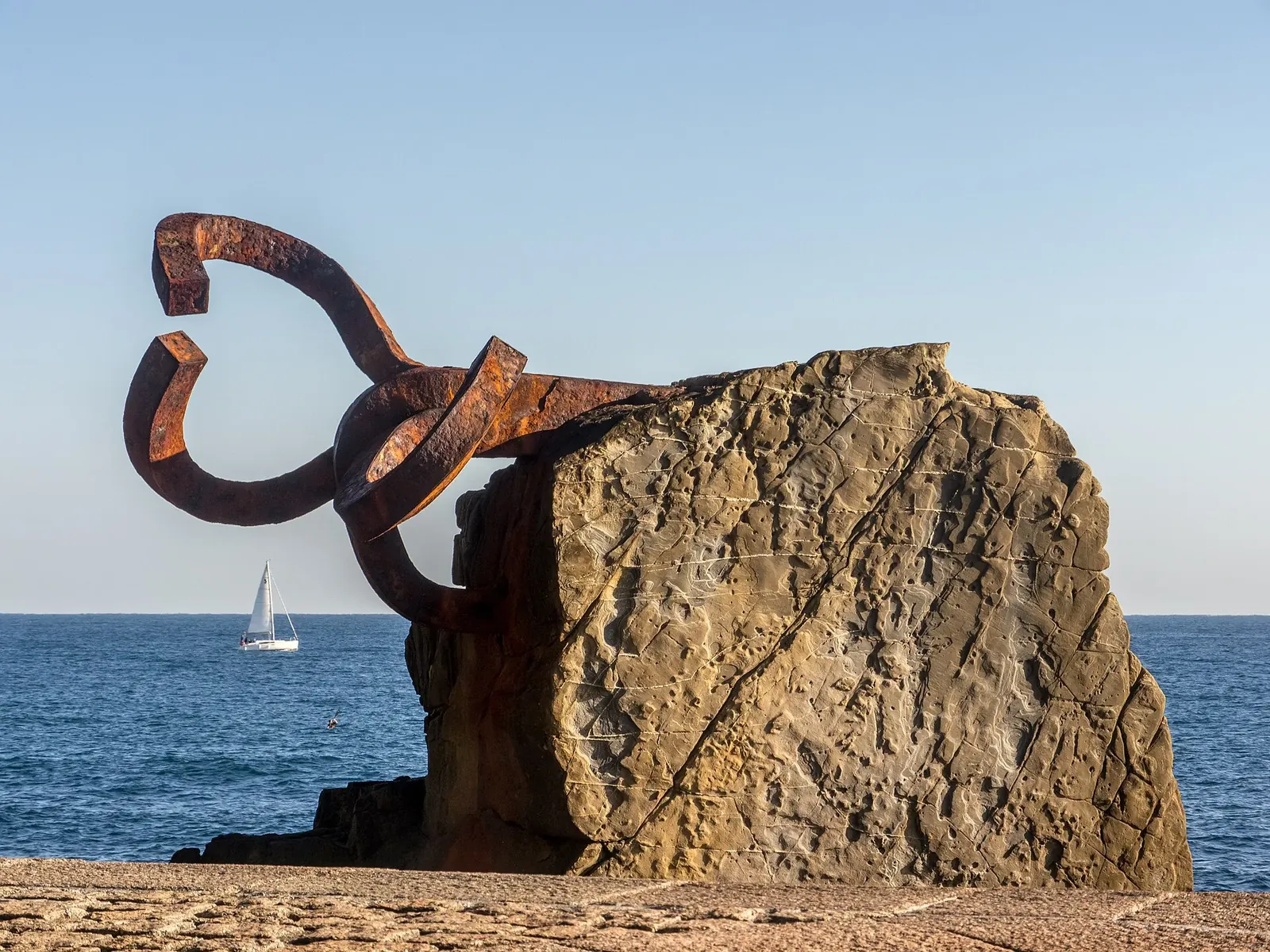 Escultura del Peine del Viento de Chillida en San Sebastián