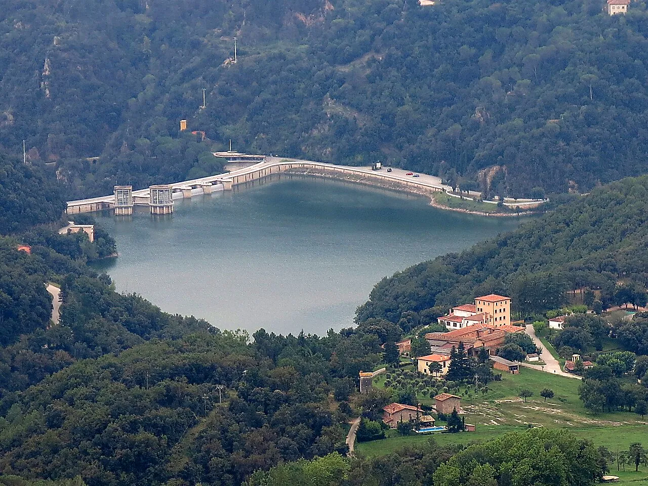 Pantano de Sau visto desde los acantilados de Tavertet