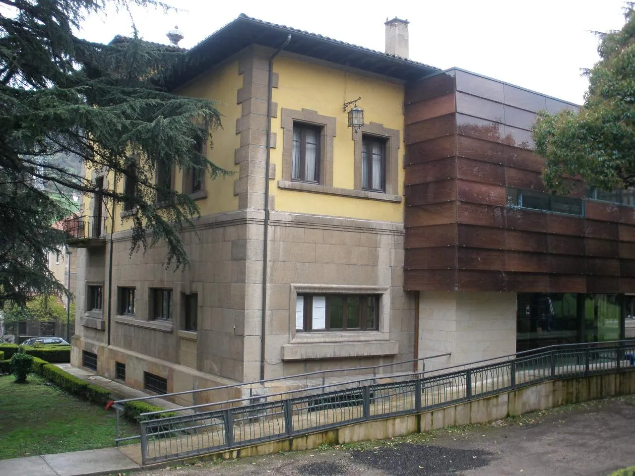 Edificio en Pola de Lena