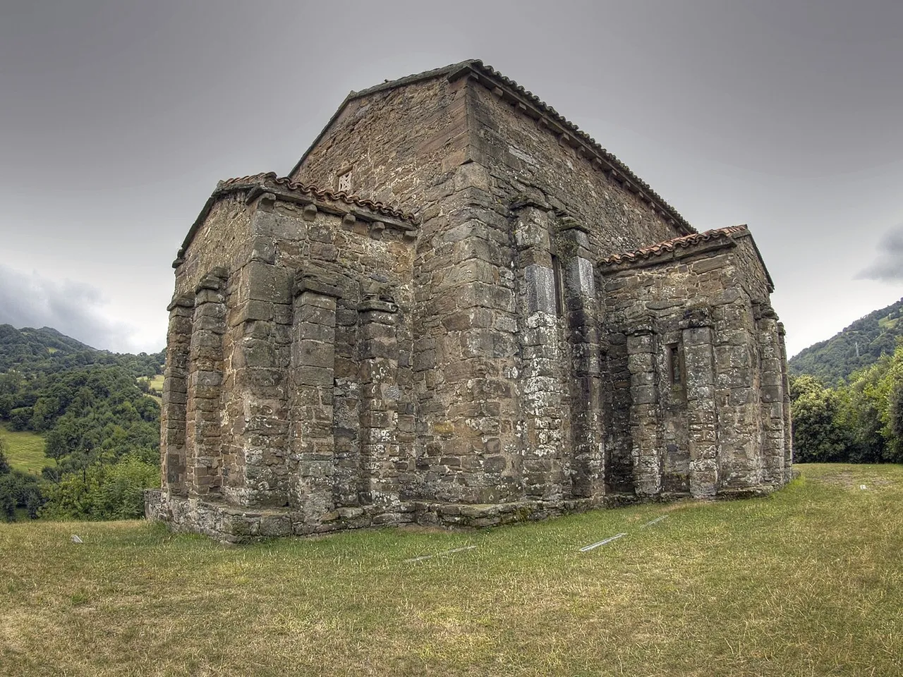 Santa Cristina de Lena desde el ábside
