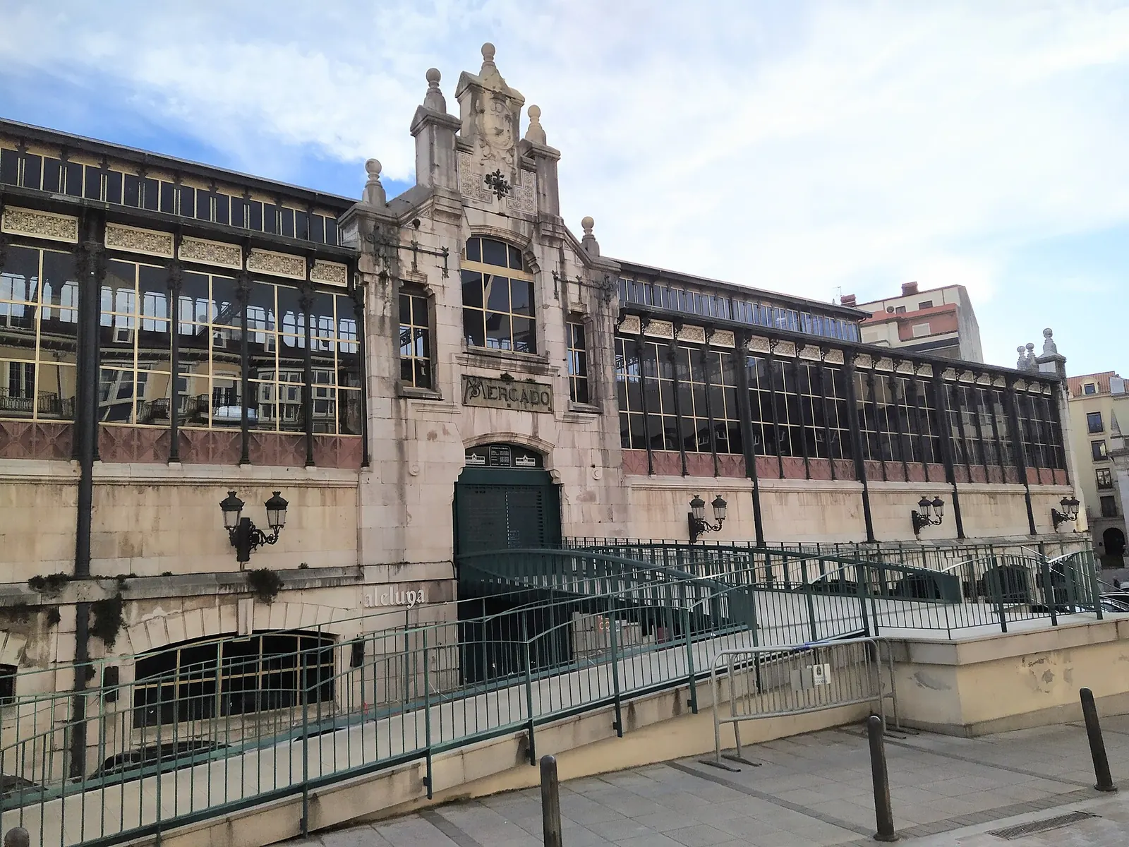 Fachada del Mercado de la Esperanza de Santander