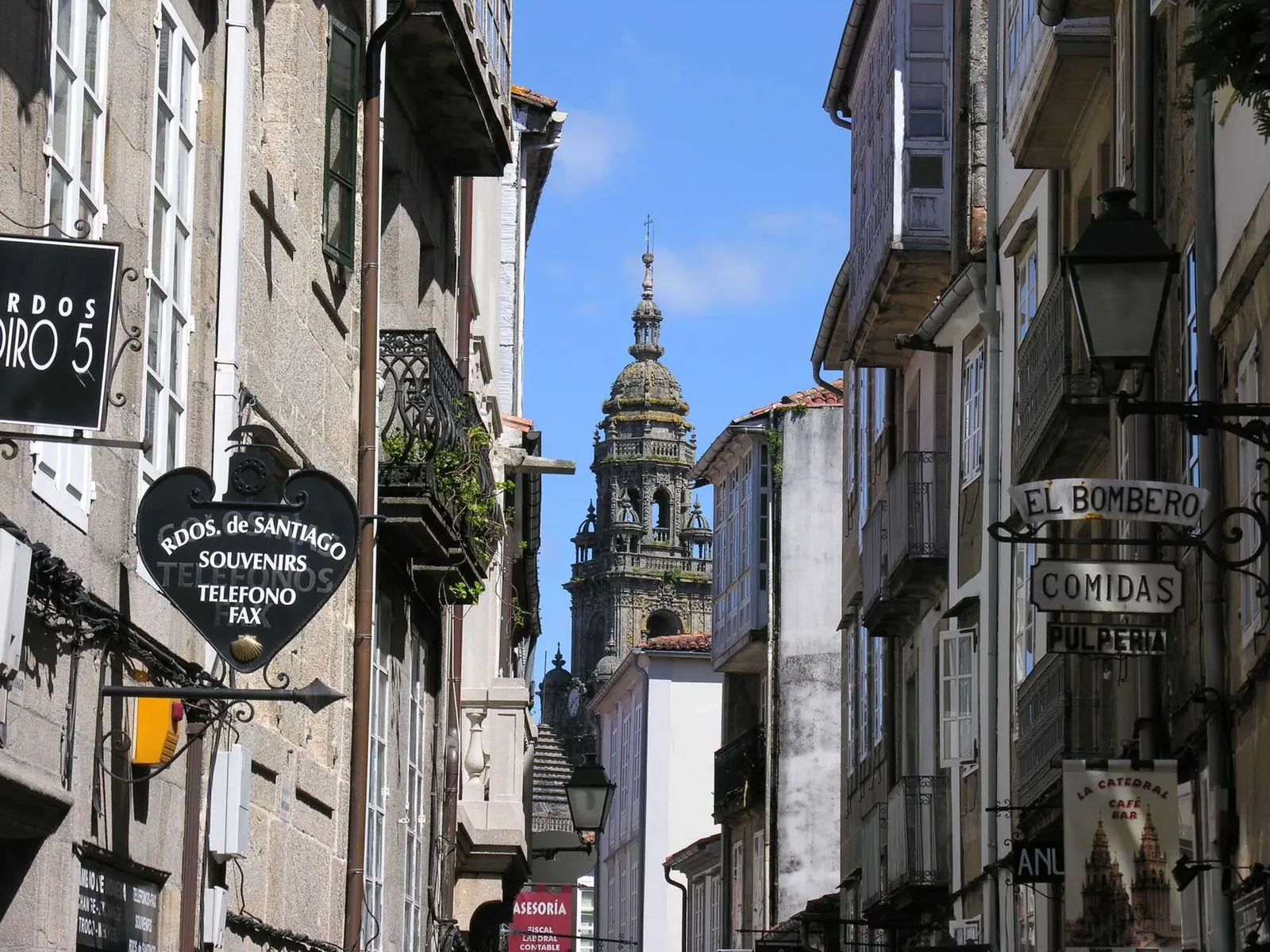 Rúa do Franco con la catedral al fondo