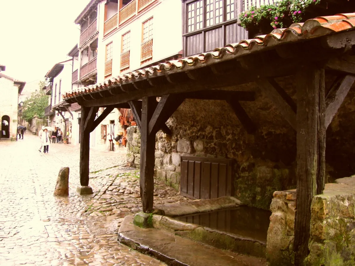 Calle empedrada de Santillana del Mar