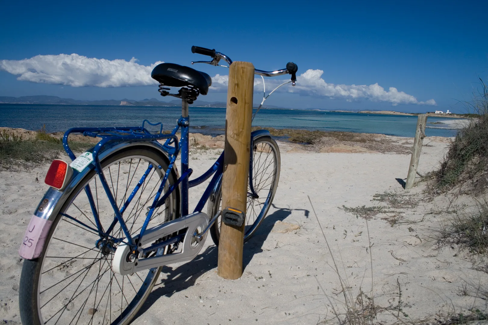 Bicicleta en la arena de Ses Illetes