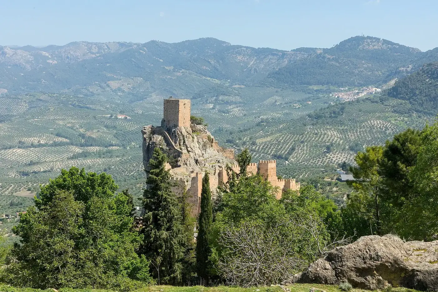 Castillo de La Iruela sobre un peñasco