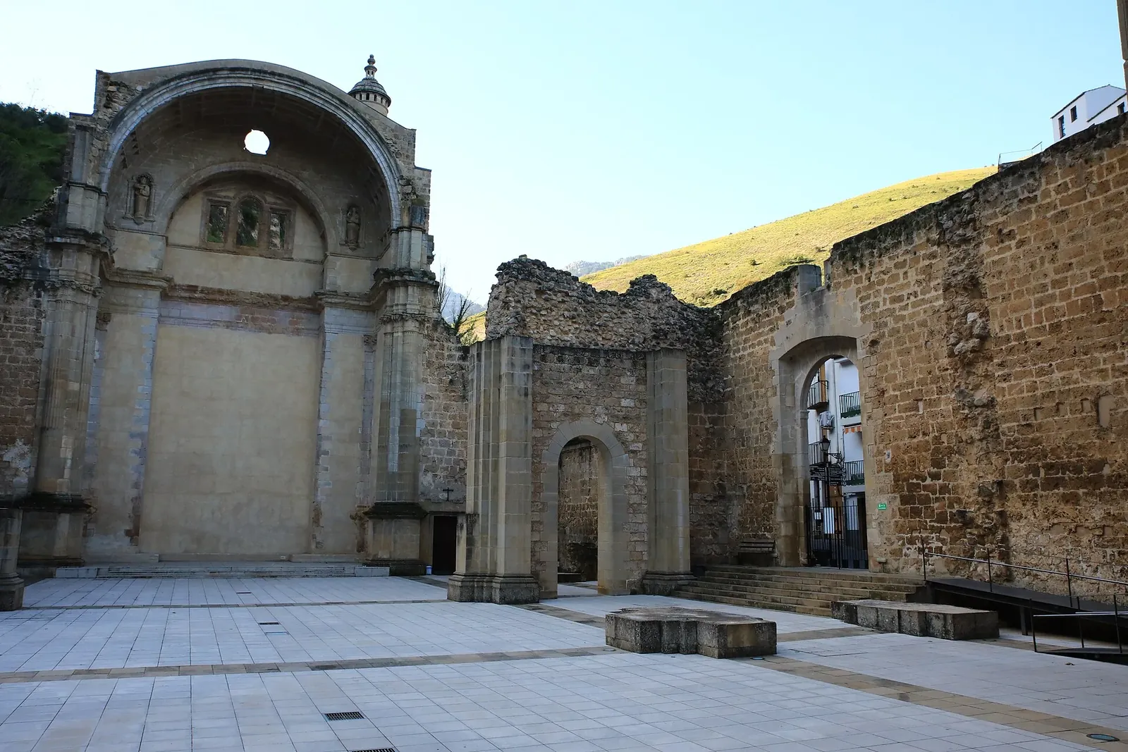 Ruinas de la iglesia de Santa María en Cazorla