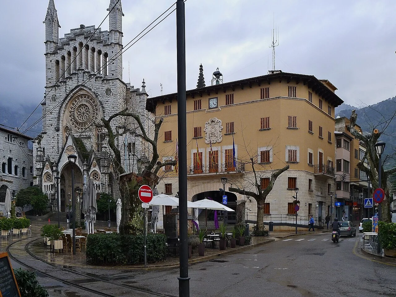 Iglesia de Sant Bartomeu en la plaza de Sóller