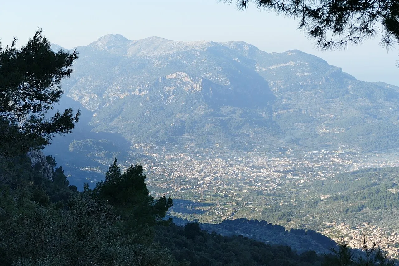 Vista del valle de Sóller desde la carretera de montaña