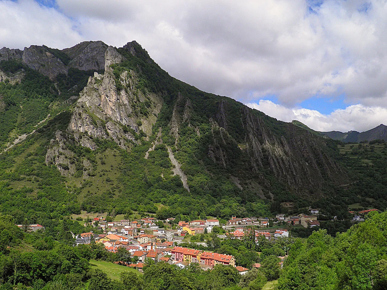 Pola de Somiedo, capital del concejo