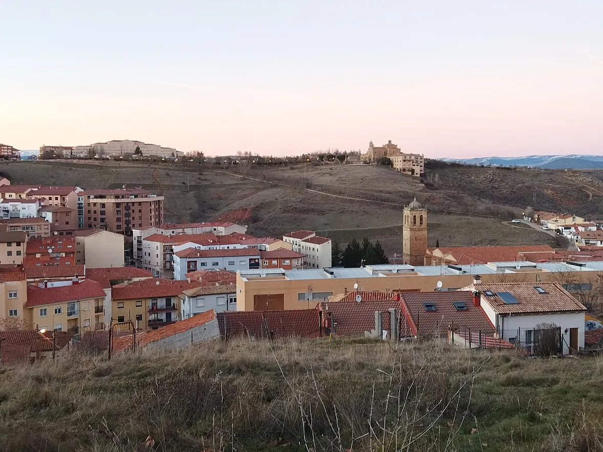 Vista de Soria al atardecer desde el mirador del Parque del Castillo