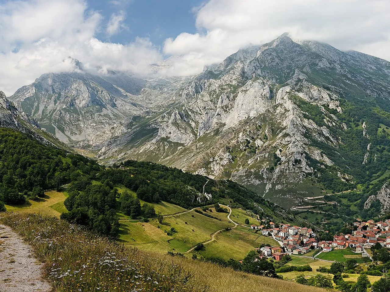 Sotres: el pueblo de montaña de los Picos de Europa, Pueblo Ejemplar de Asturias 2024
