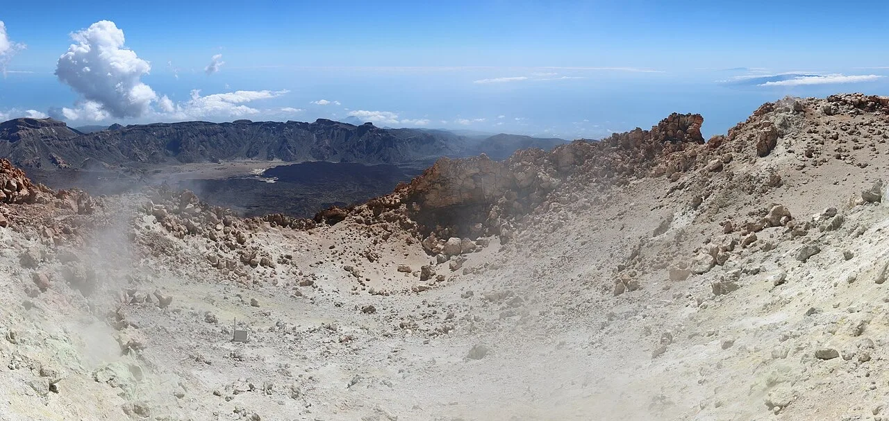 Cráter del Teide con fumarolas