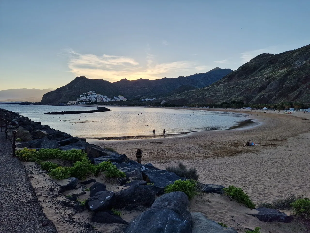 Playa de Las Teresitas al atardecer