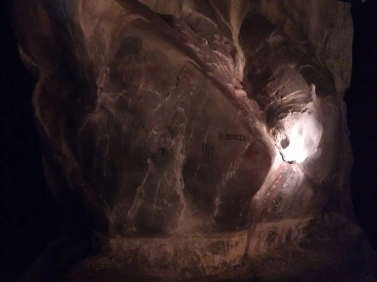 Galería recreada en el Parque de la Prehistoria