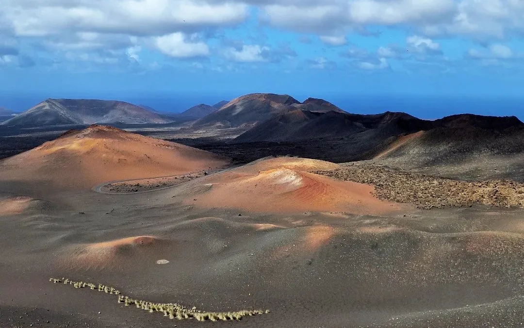 Timanfaya: las Montañas del Fuego donde la tierra quema