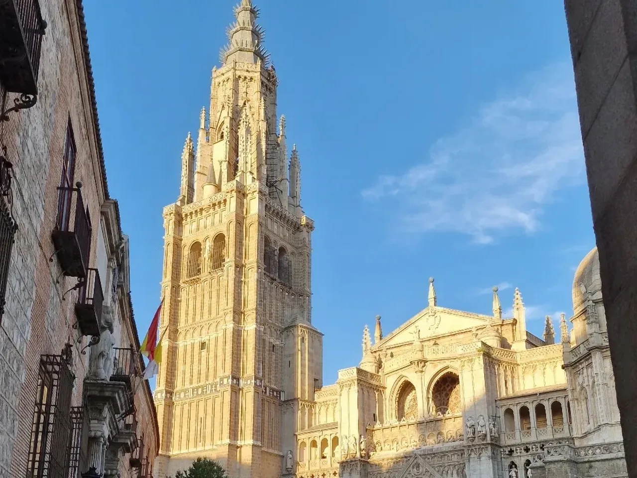 Torre y fachada de la Catedral Primada de Toledo