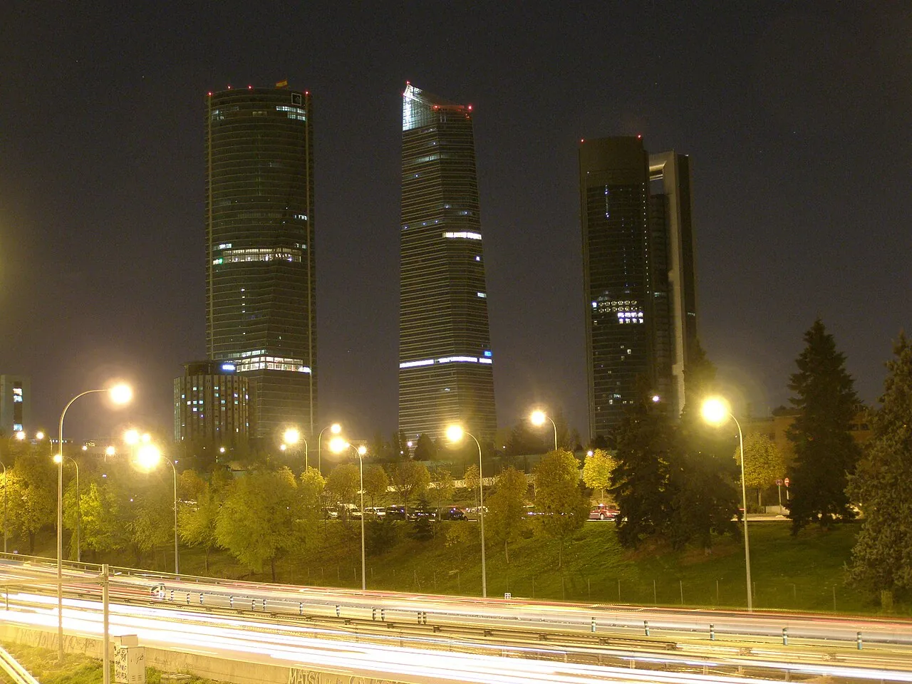 Las Cuatro Torres de Madrid de noche