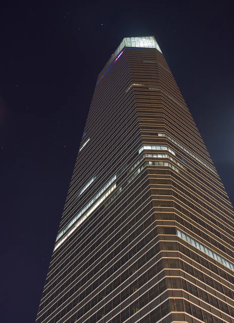 Torre de Cristal vista desde abajo