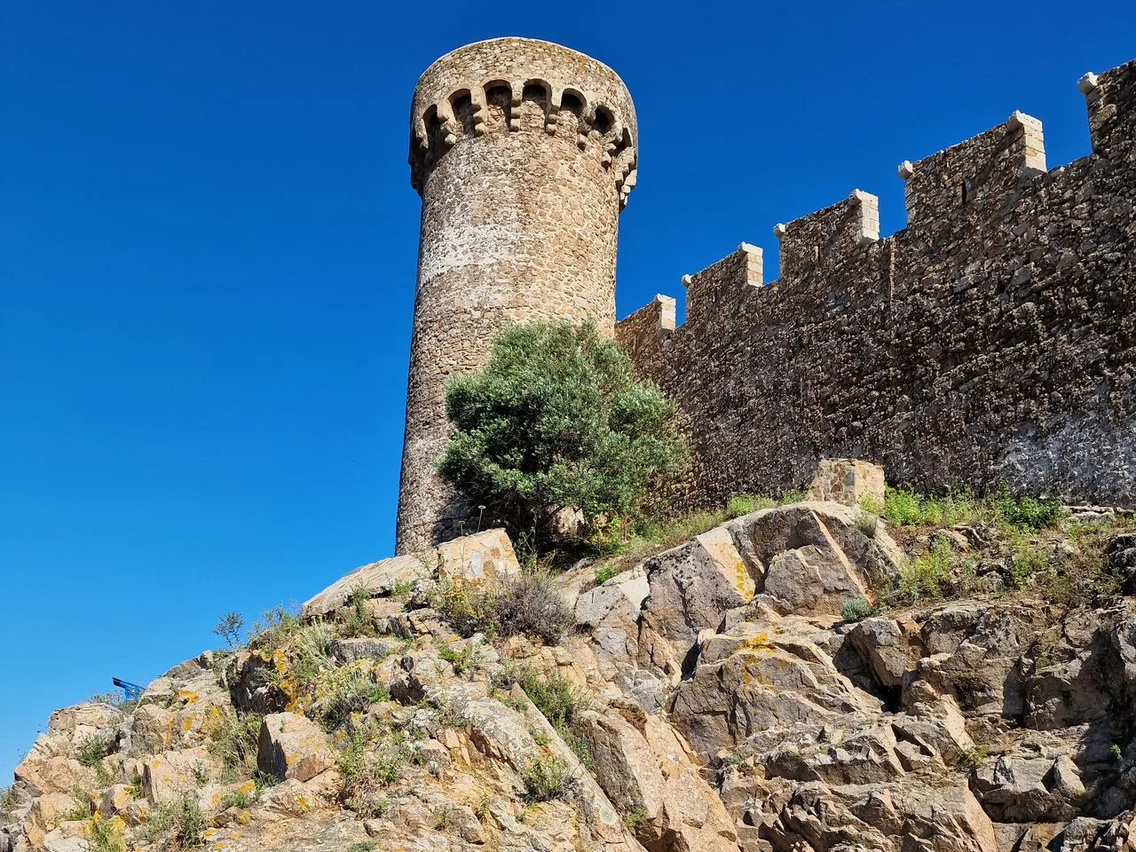 Torre y murallas de la Vila Vella de Tossa