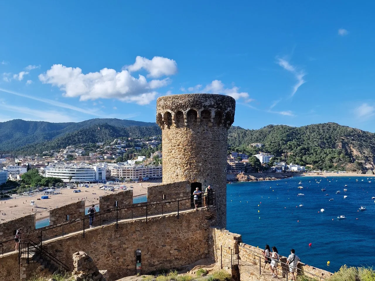 Tossa de Mar y su playa desde la Vila Vella