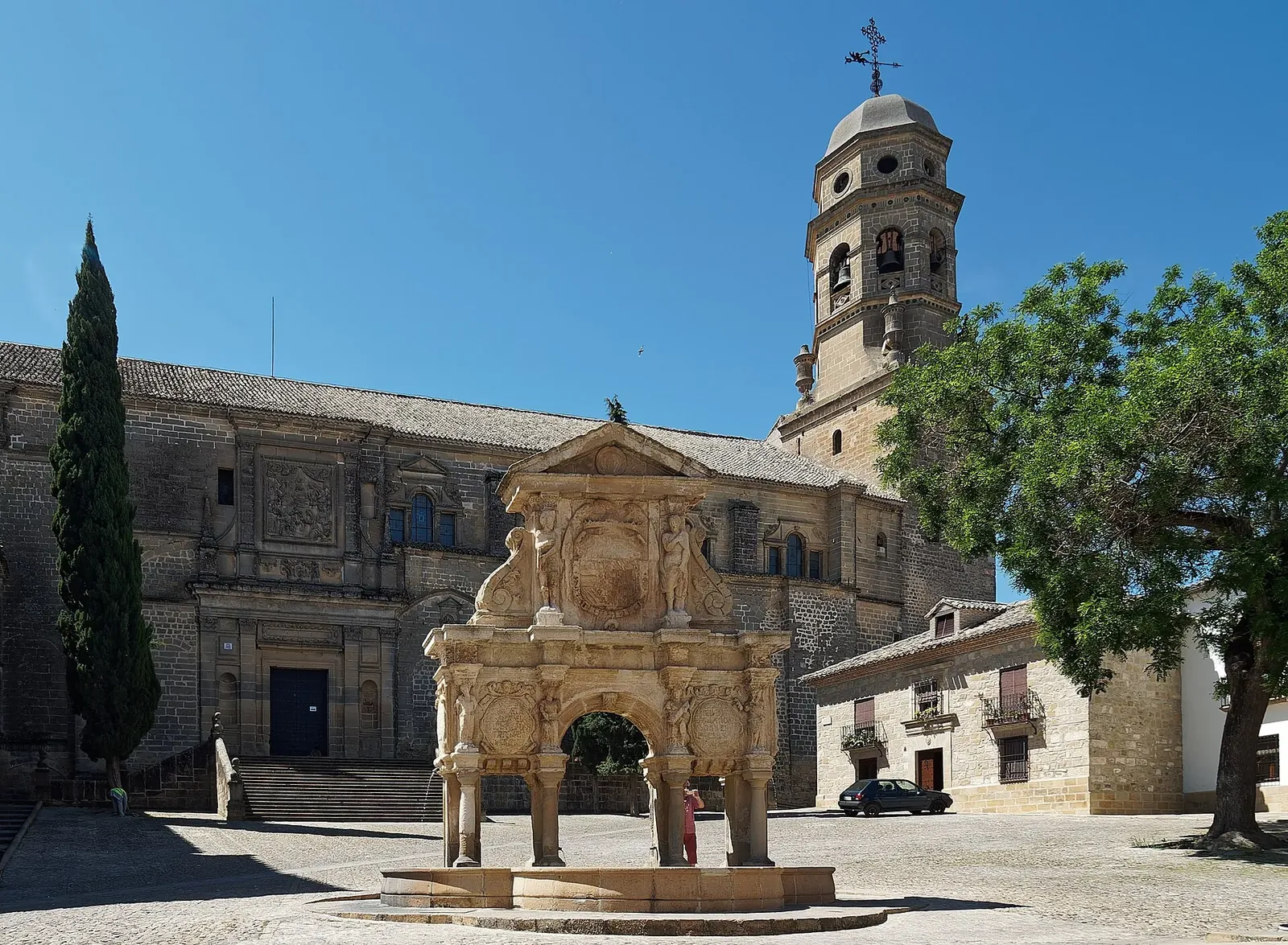Catedral de Baeza y fuente de Santa María