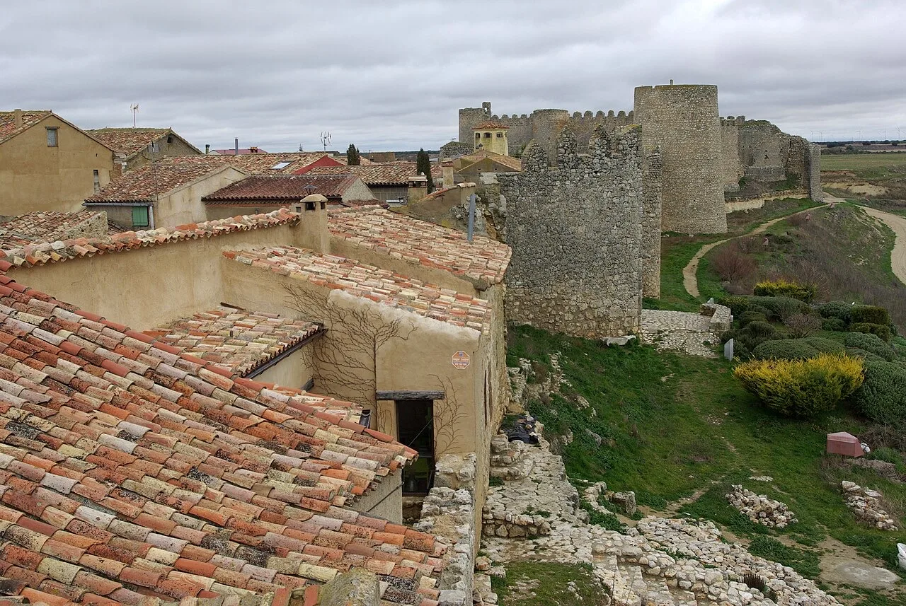 Tejados de Urueña junto a la muralla