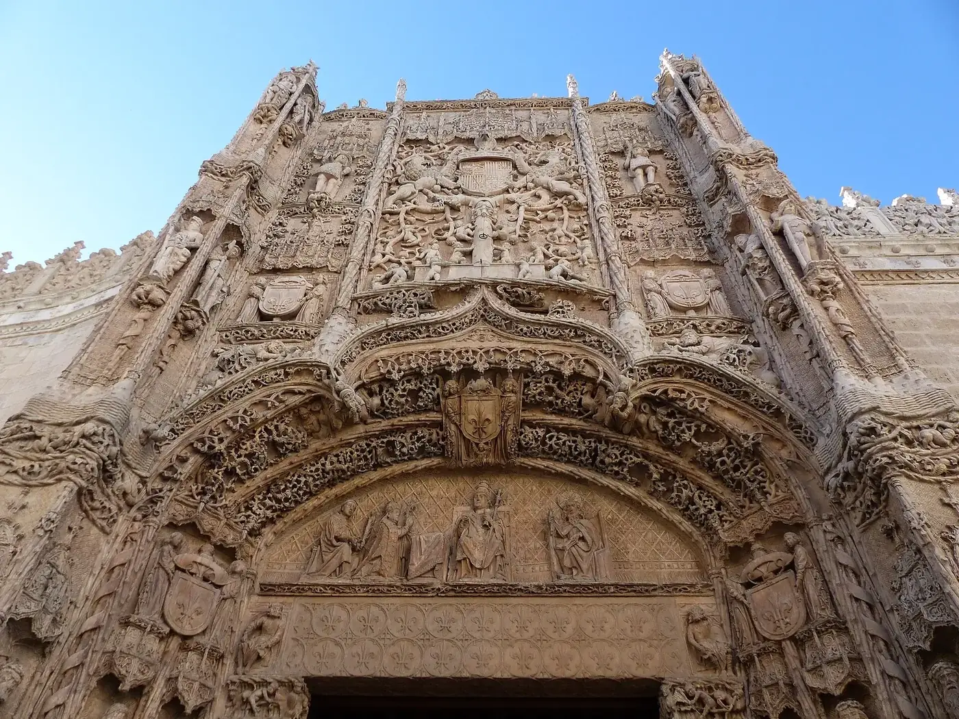 Fachada gótica isabelina del Colegio de San Gregorio de Valladolid