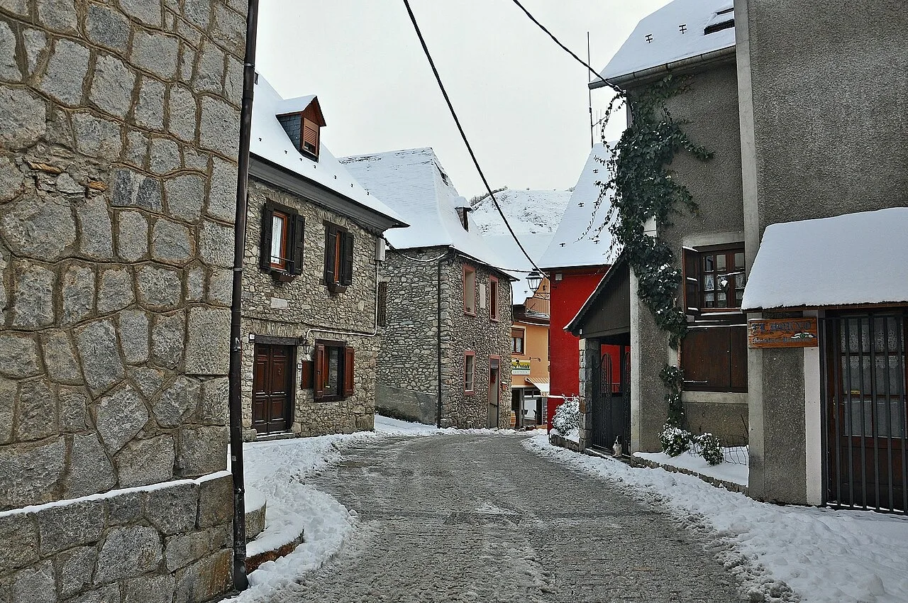 Calle del casco antiguo de Salardú