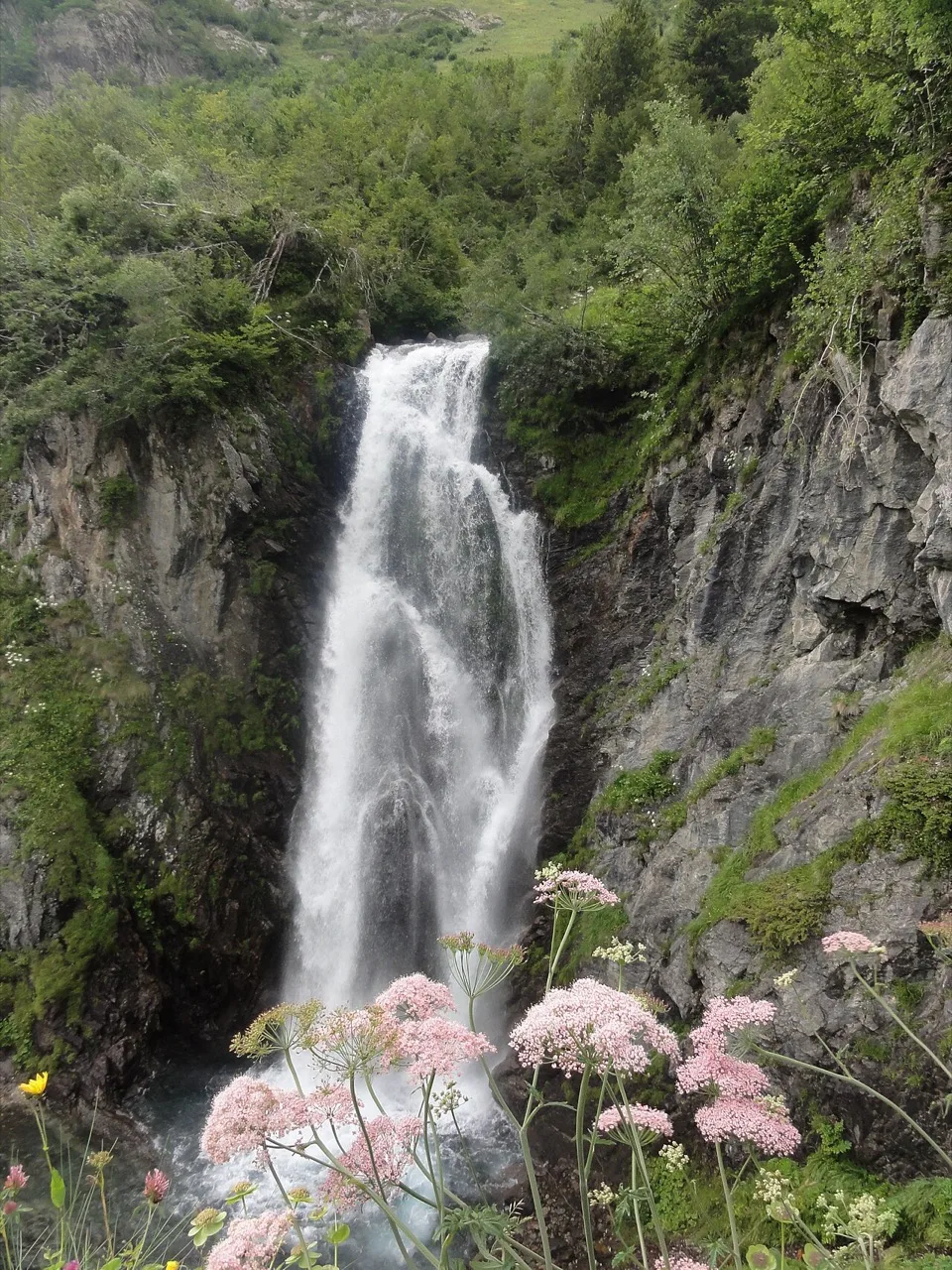 Cascada del Saut deth Pish en el Valle de Arán