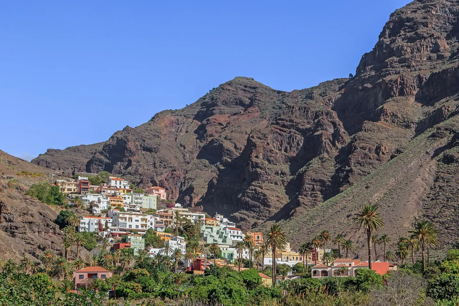 Casas blancas del barrio de La Calera en Valle Gran Rey