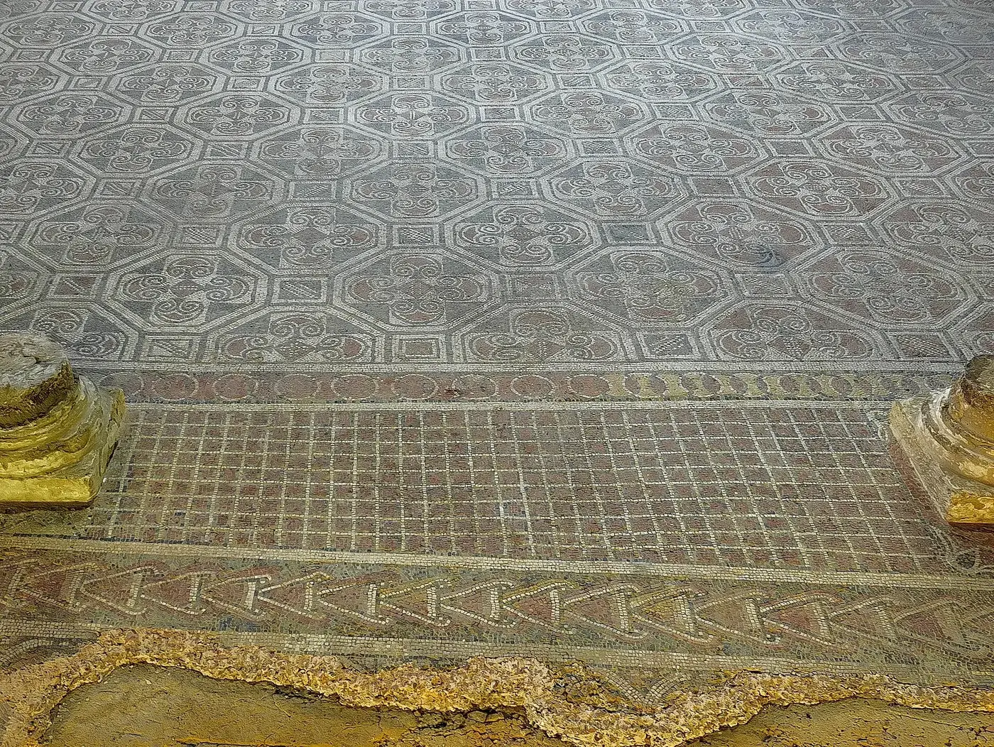 Mosaicos geométricos de la villa romana La Olmeda