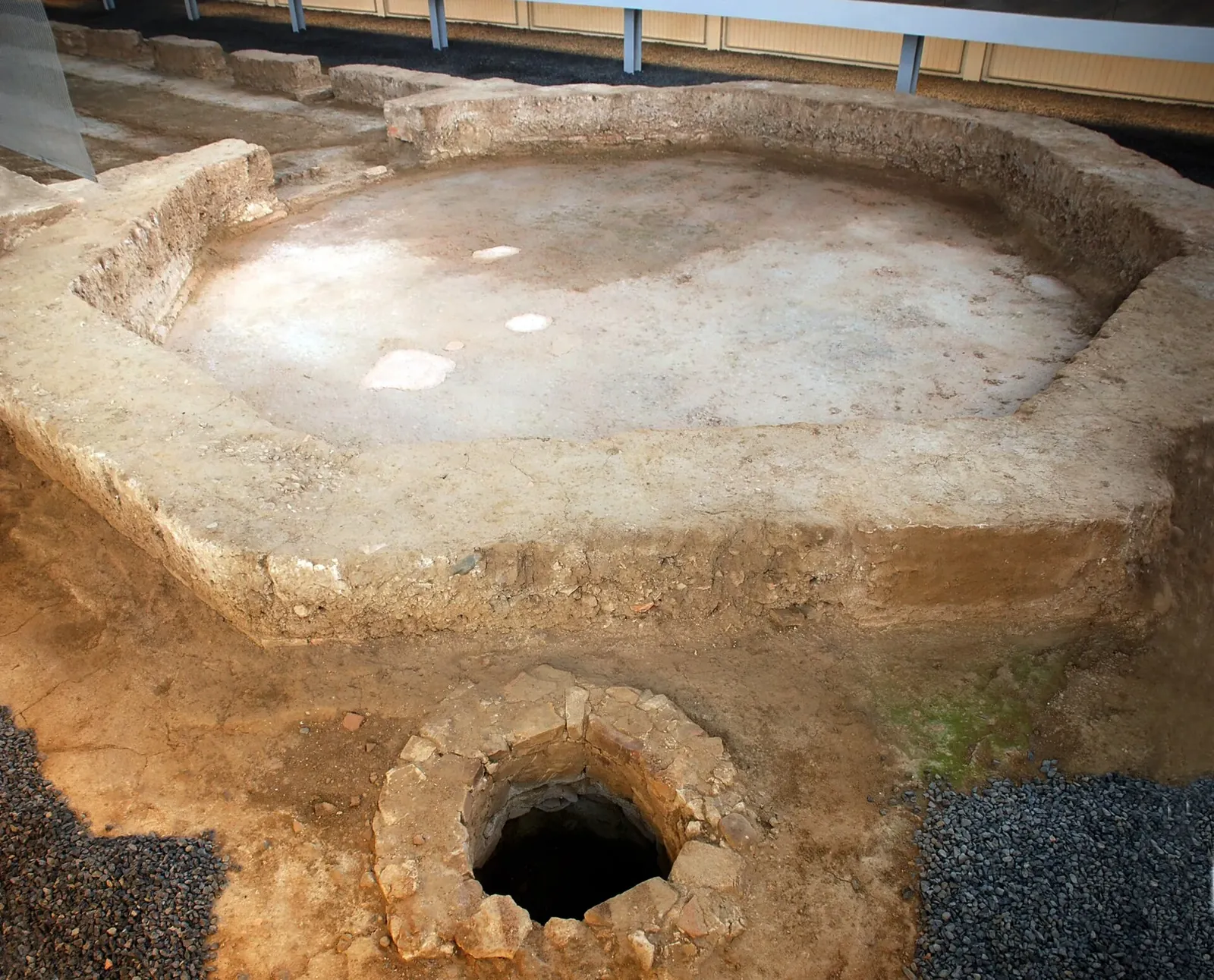 Piscina de las termas de La Olmeda