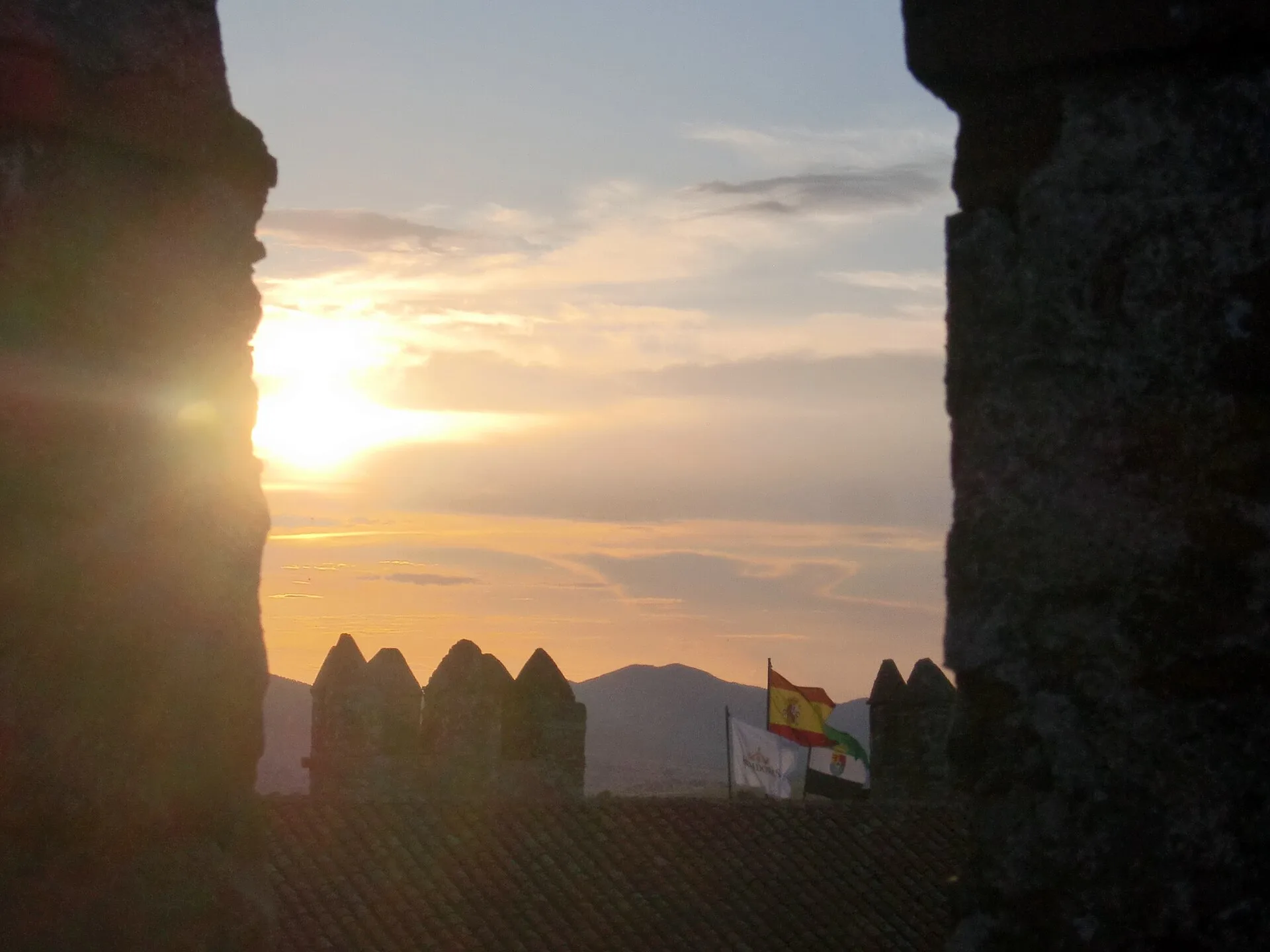 Atardecer entre las almenas del Alcázar de Zafra