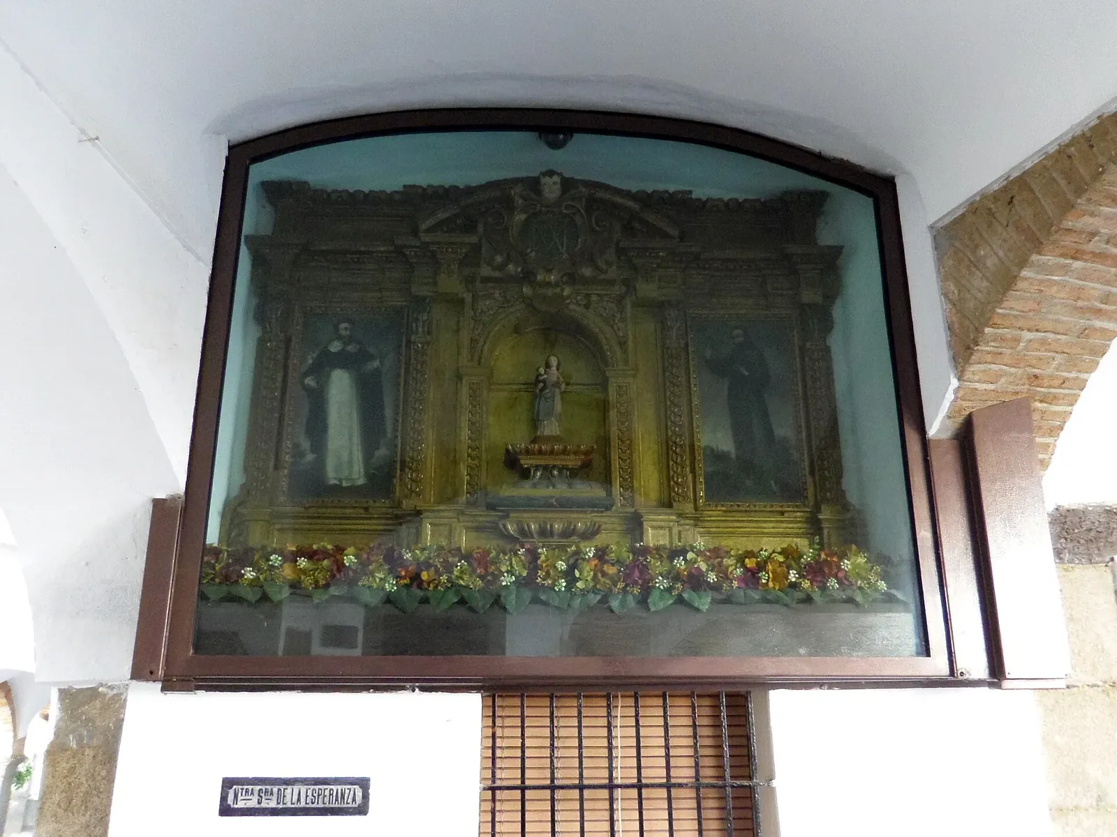 Arquillo del Pan con el retablo de la Esperancita en Zafra