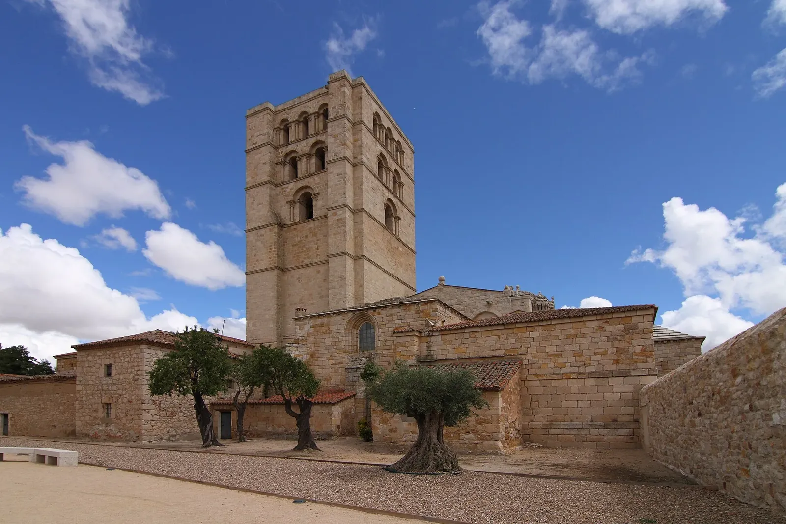 Catedral de Zamora con su torre y el cimborrio