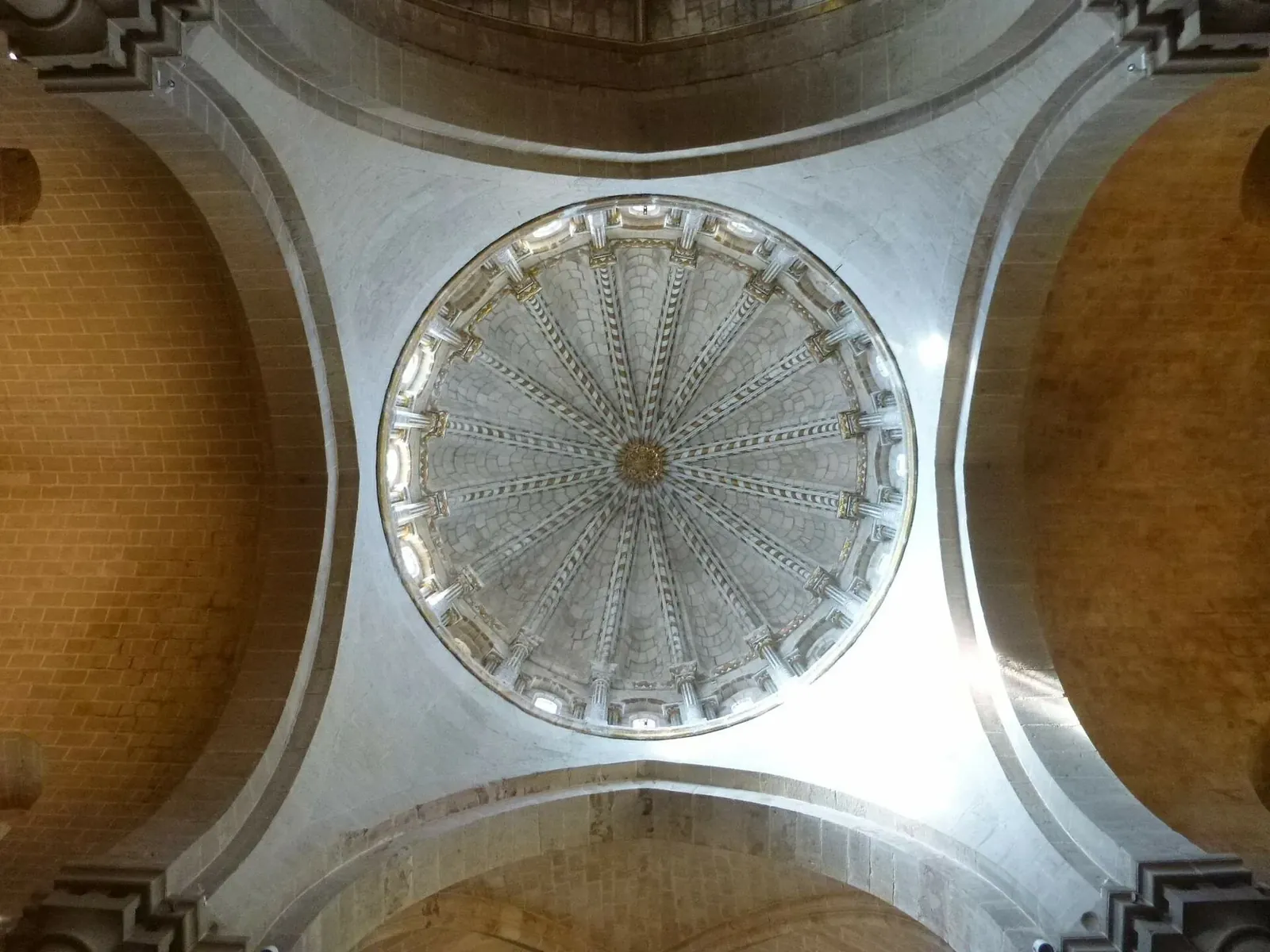 Interior del cimborrio de la catedral de Zamora