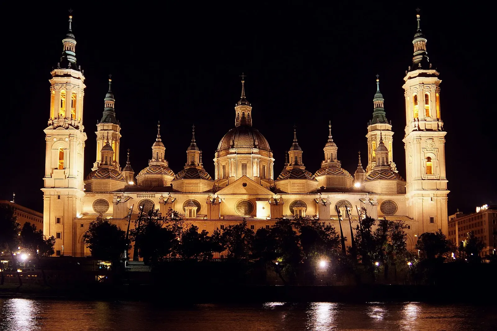 Qué ver en Zaragoza: el Pilar y su torre, la Aljafería, La Seo, el Tubo y la Zaragoza romana