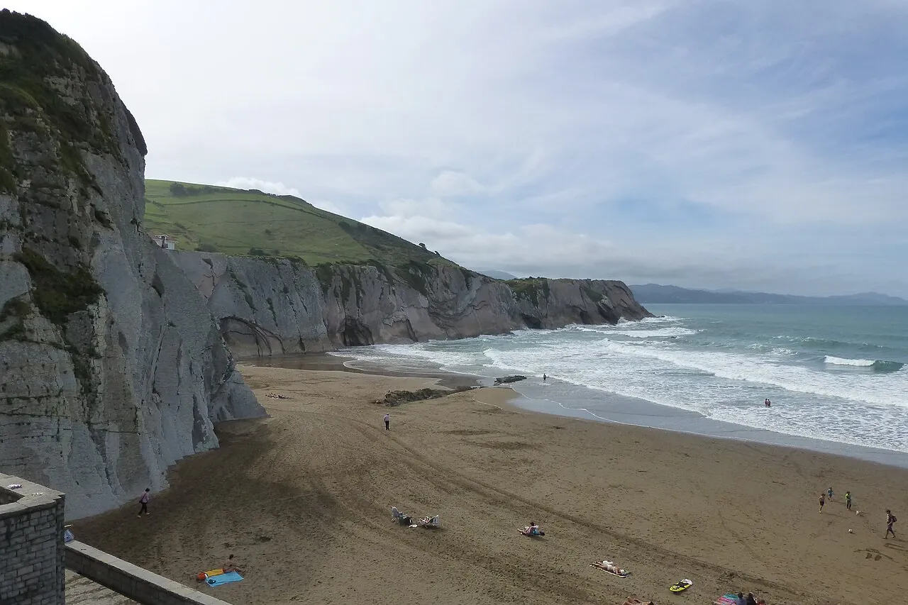Playa de Itzurun con marea baja