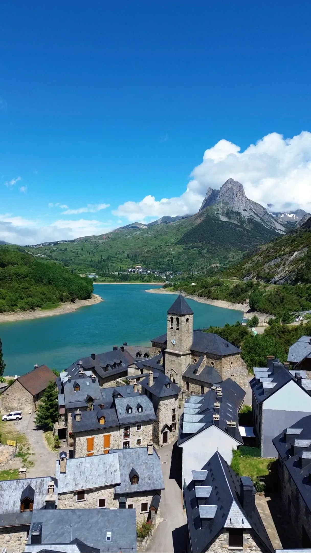 Lanuza: el pueblo que resucitó tras quedar bajo las aguas de un embalse